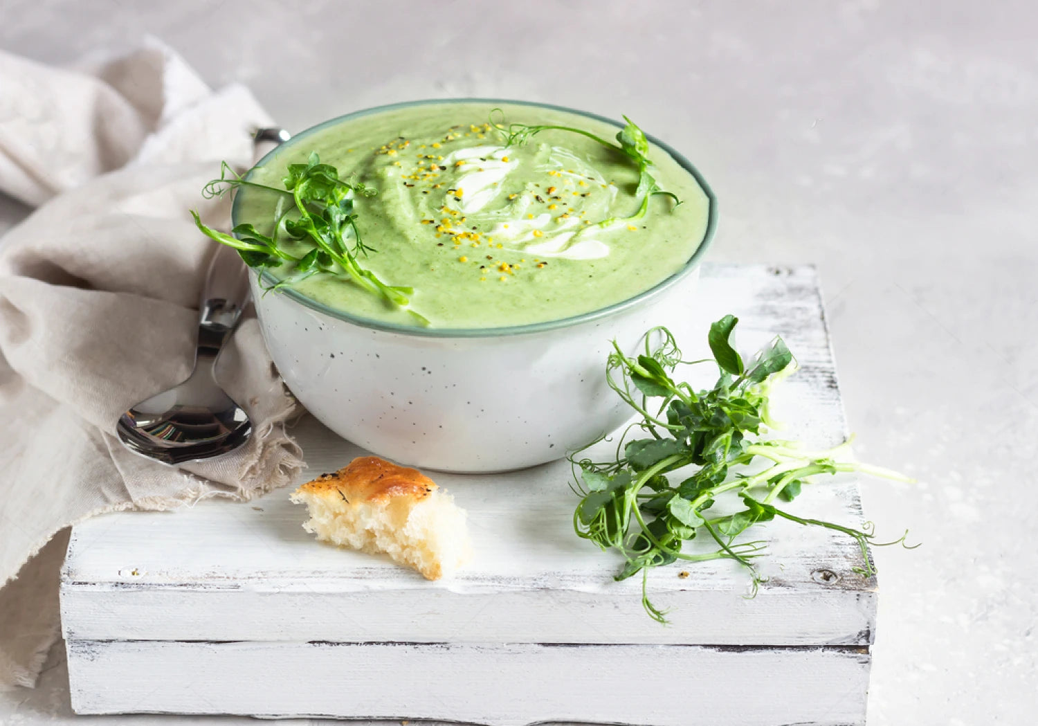 recette-vegan-soupe-micro-pousse-creme-avocat-epinard-healthy-frais van leaf sante bio alimentation nutrition cuisine ecologie