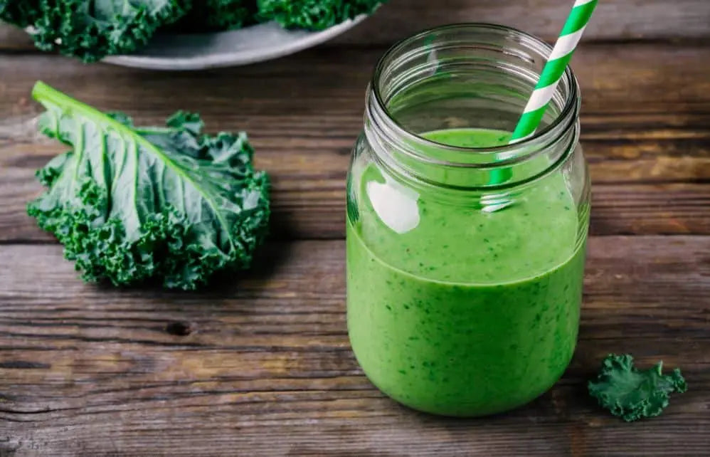 Smoothie vert energisant pomme concombre chou et micro-pousses pois affyla Van Leaf pour vitalite sante digestion

